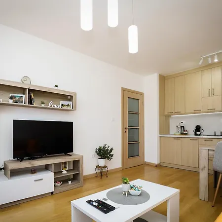 Nn Apartment *