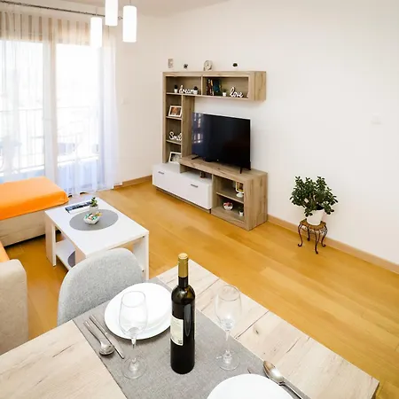 Apartment Nn *